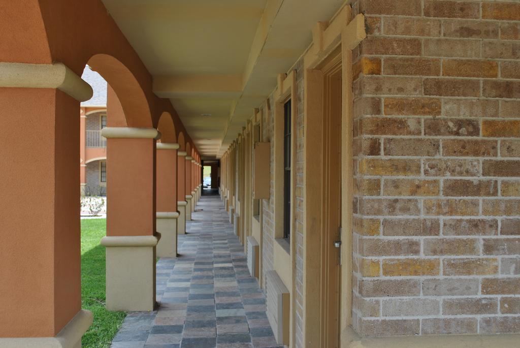 Executive Inn Brookshire Kültér fotó